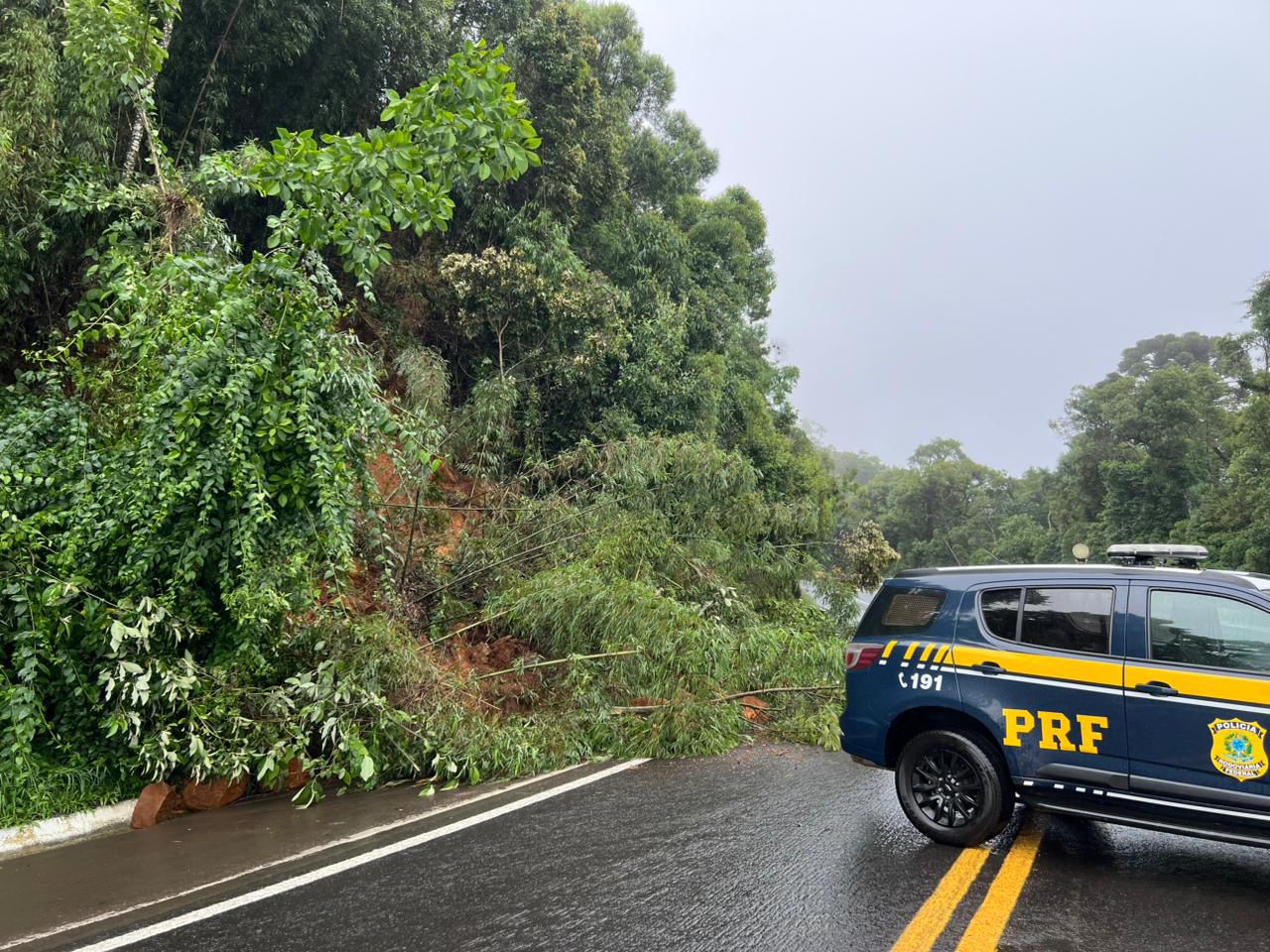 BR 277 segue totalmente interditada na Serra da Esperança