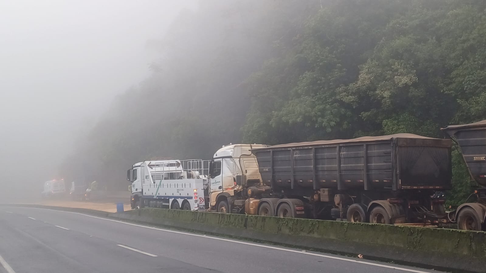 Acidente Interdita Pista Sentido Litoral Na Br Na Serra Do Mar