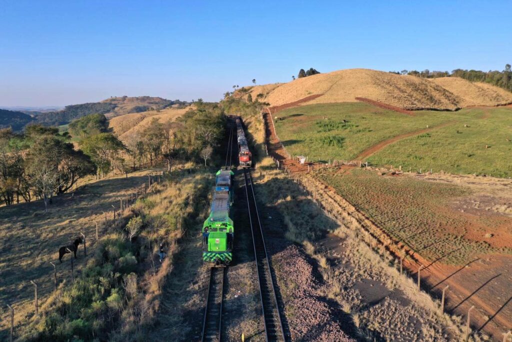 Ferroeste: projeto que privatiza estatal é aprovado a toque de caixa na Alep