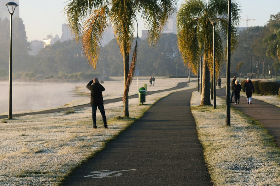 Massa de ar polar intensifica frio e geadas no Paraná