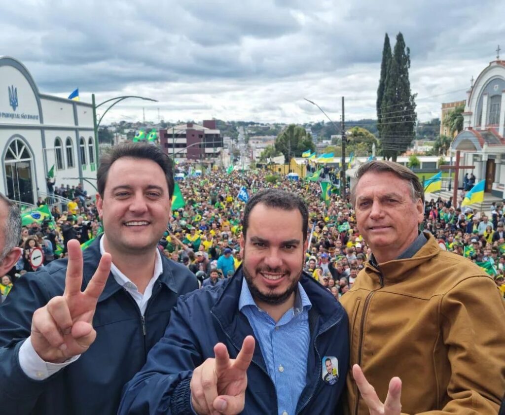 Agora Paulo Martins “tá preparado”. Já tem santinho com seus feitos nas redes sociais