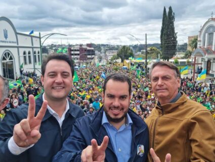 Agora Paulo Martins “tá preparado”. Já tem santinho com seus feitos nas redes sociais