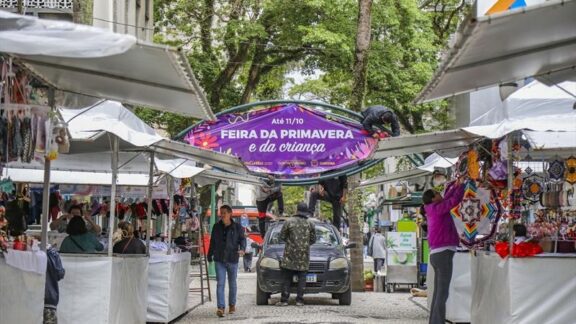 Tradicionais feirinhas da Primavera começam em Curitiba