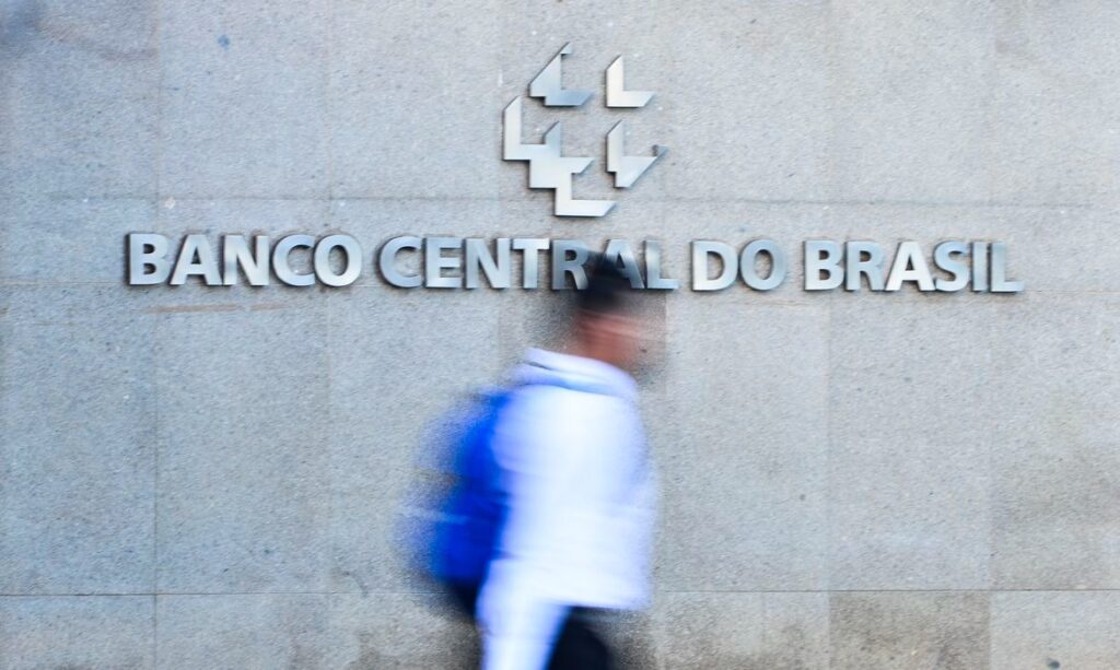 Mercado financeiro eleva previsão da inflação para 4,5%