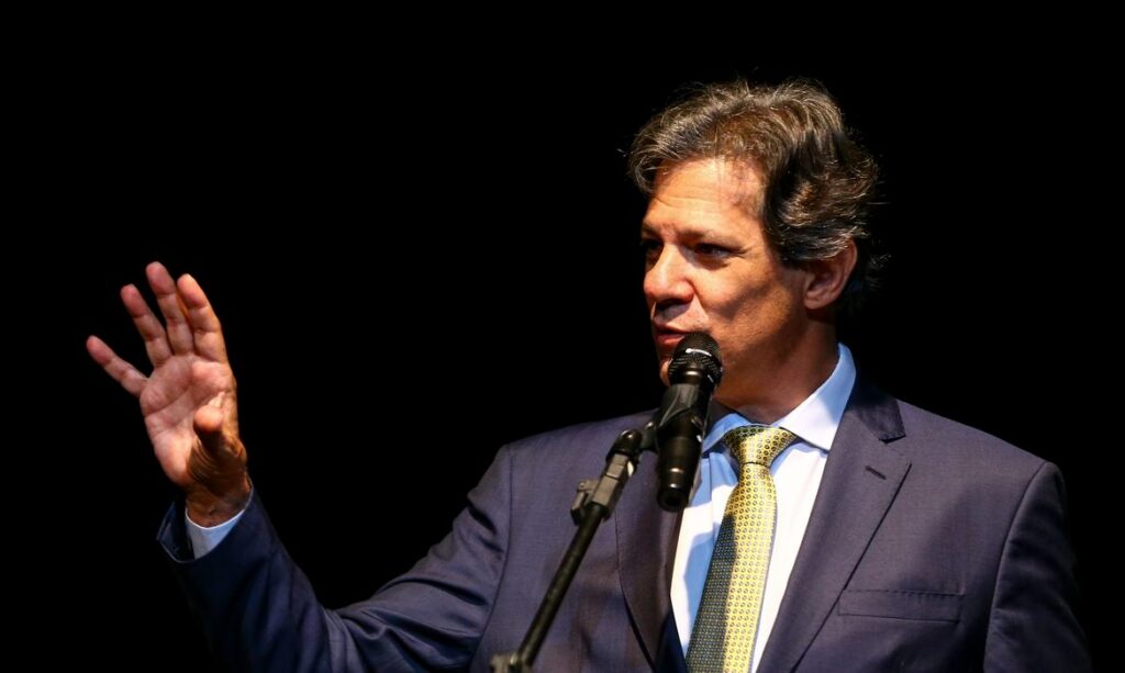 Expectativa: Haddad deve anunciar nesta noite (27) isenção de IR para quem ganha até R$ 5 mil