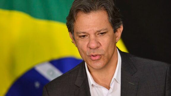 Haddad anuncia a isenção do imposto de renda para rendas até R$ 5 mil ao mês