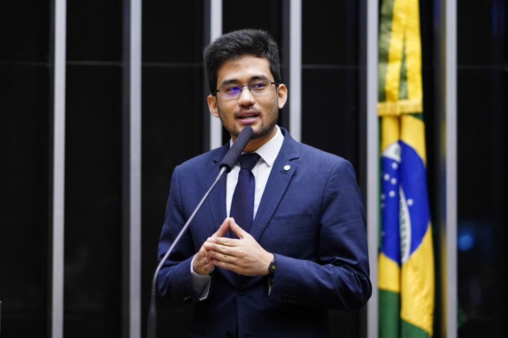 Kim Kataguiri quer proibir a presença de profissionais do sexo nas ruas