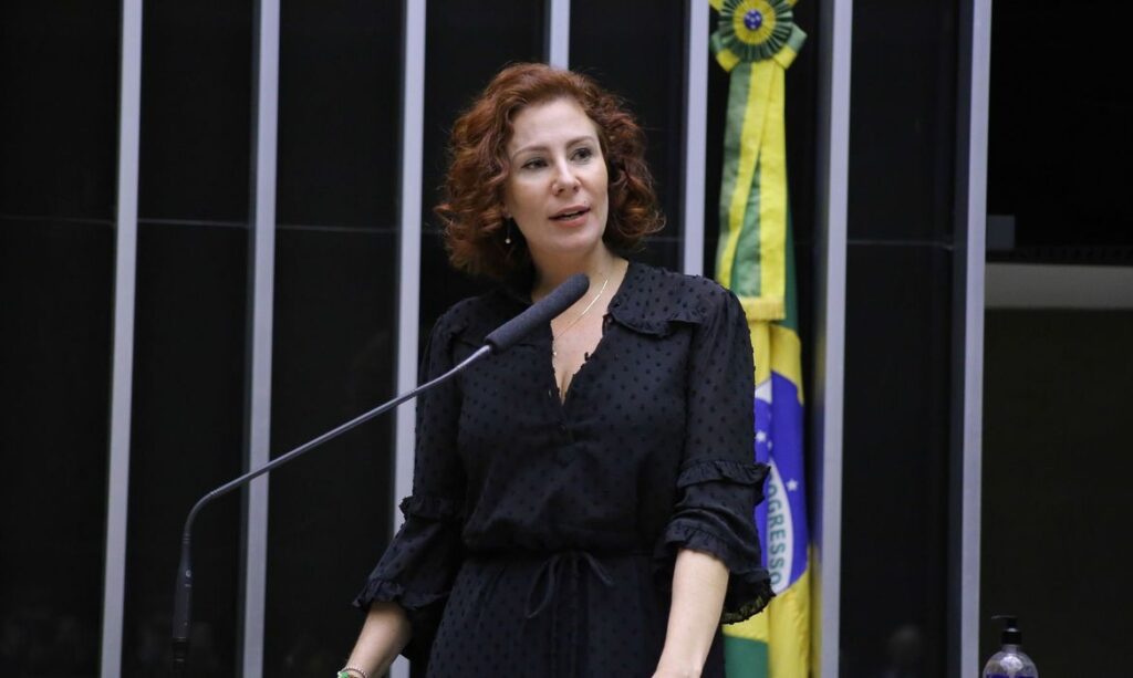 TRE-SP cassa mandato de Carla Zambelli por abuso de poder político