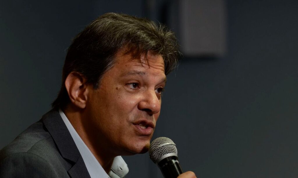 Restringir publicidade de bets na TV é urgente, diz Haddad