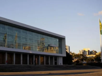 A briga pelas maiores cidades do Estado e a sucessão ao Palácio Iguaçu