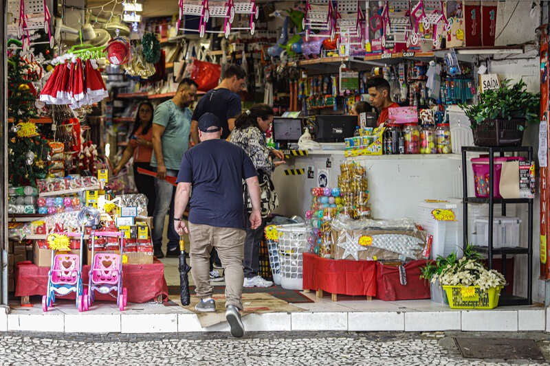 Comércio do Paraná acumula alta de 7,2% no ano