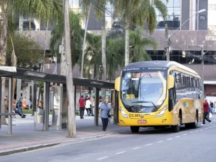 Curitiba reforça linhas de ônibus para concursos e vestibular