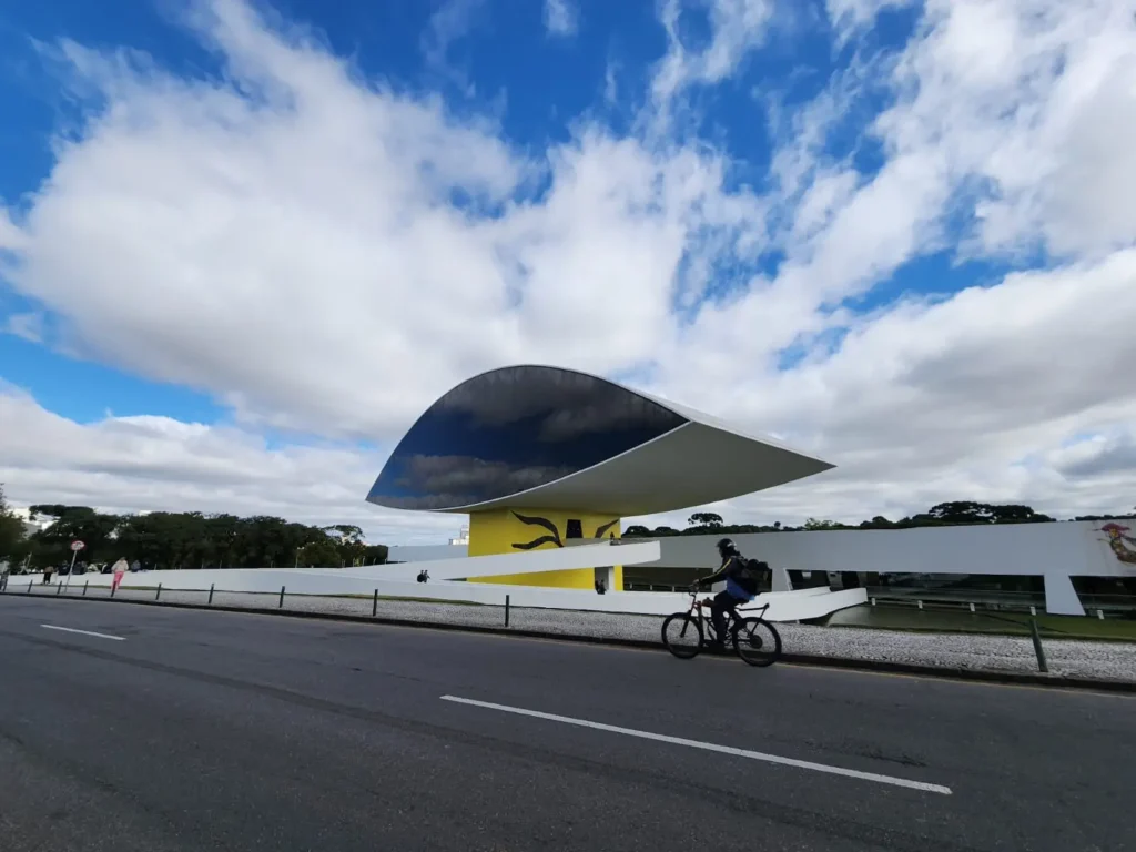 Curitiba tem sol entre nuvens e elevação nas temperaturas nesta terça (15)