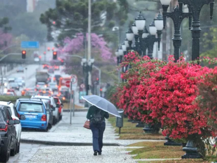 Tempo muda e chuva volta com força ao Paraná nesta quarta-feira