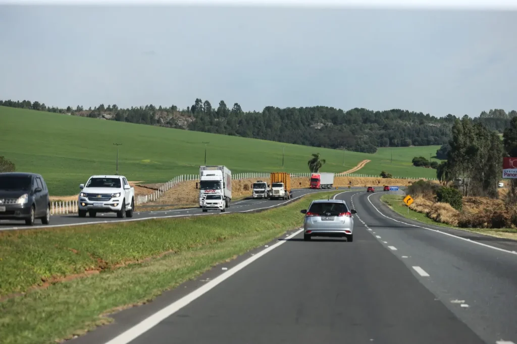 Veja o movimento nas rodovias do Paraná neste sábado (21)