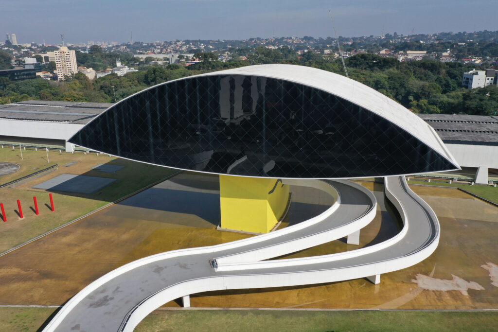  Museu Oscar Niemeyer completa 22 anos, com entrada gratuita; confira