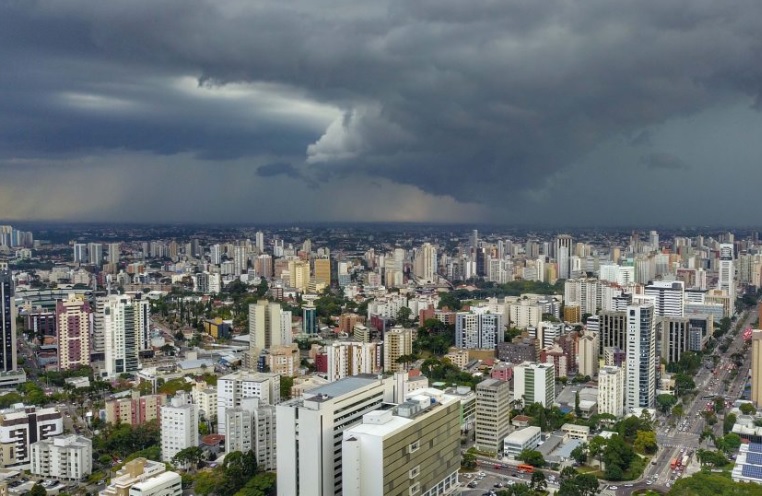 Tempo chuvoso predomina no Paraná nesta terça-feira