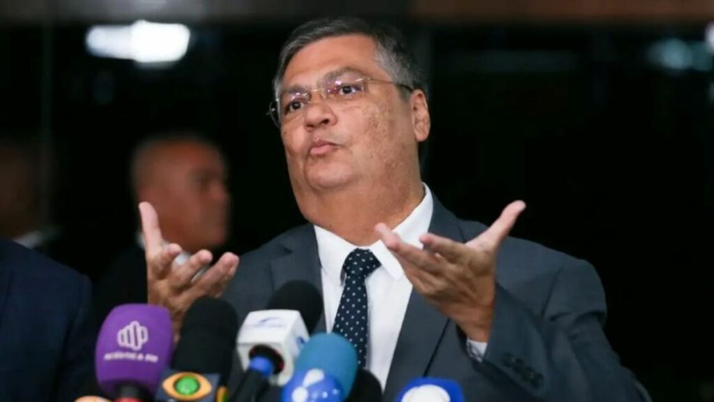 Dino libera parte das emendas bloqueadas, mas fala em ‘balbúrdia’ no orçamento