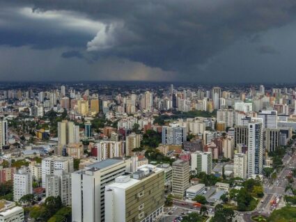 Frente fria traz chuva e refresca o Paraná