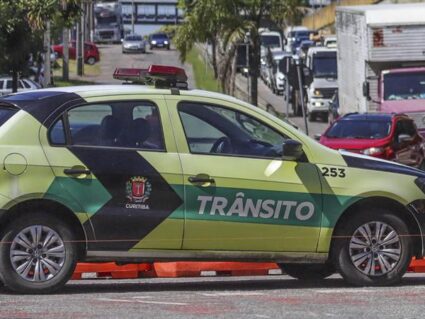 Região do bairro Bacacheri tem bloqueio no trânsito; confira