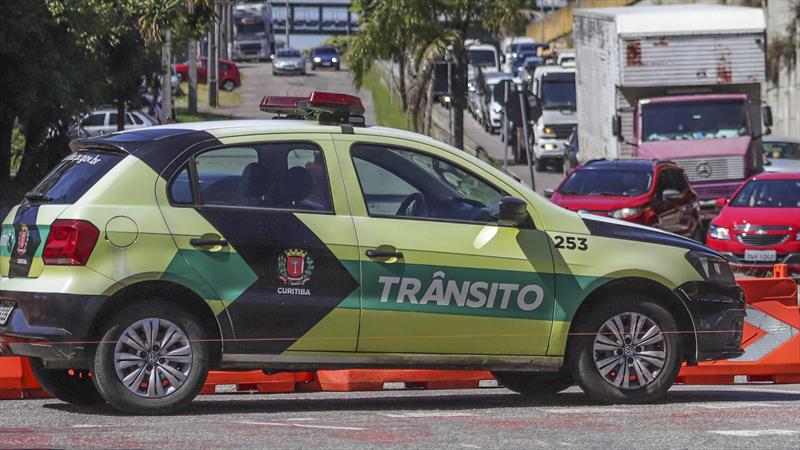 Região do bairro Bacacheri tem bloqueio no trânsito; confira