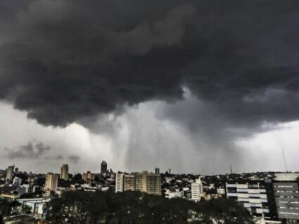 Chuva e frio voltam com força ao Paraná