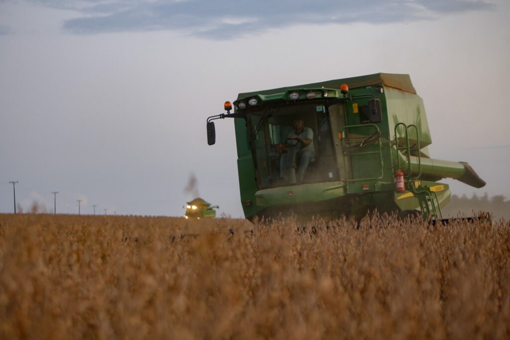 Chuvas favorecem plantio e produção de soja no Paraná