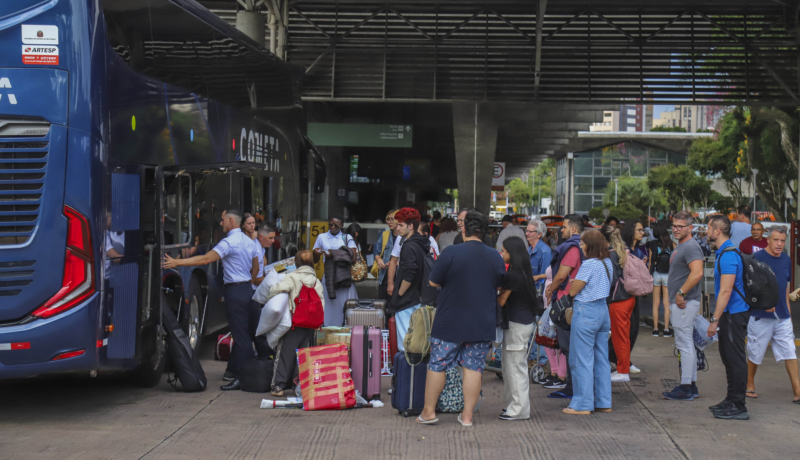 Natal: meio milhão de pessoas devem passar pela rodoviária de Curitiba