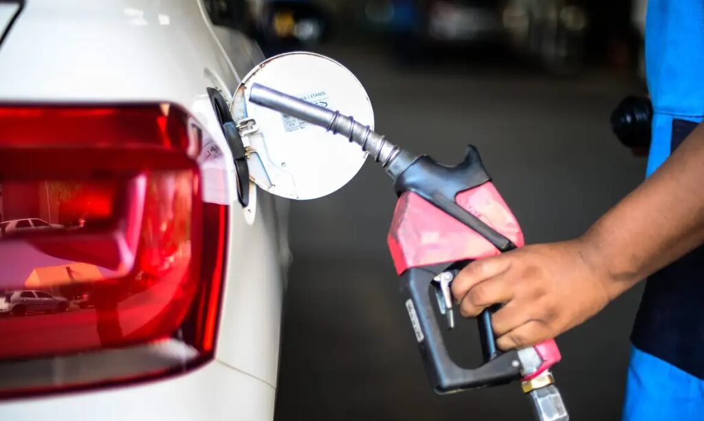 Confira postos em Curitiba com gasolina abaixo dos R$ 6,20