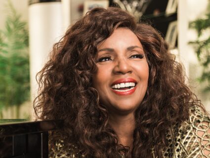 Gloria Gaynor, dona do hit “I Will Survive”, canta em Curitiba no próximo dia 23