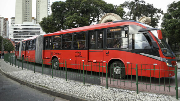 Curitiba tem ônibus de graça no domingo de eleições