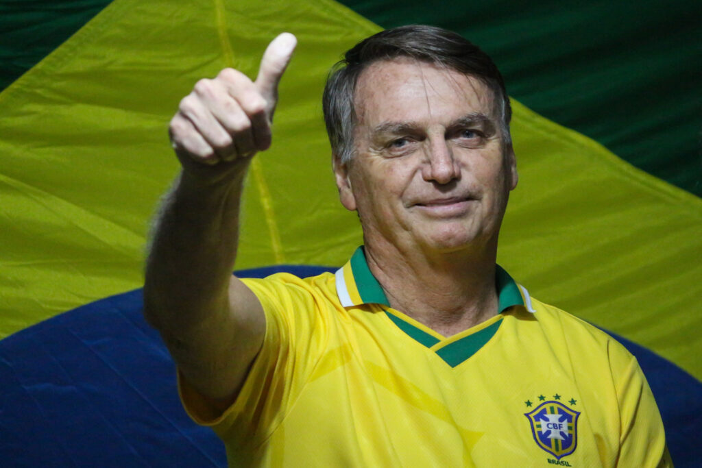 Inelegível, Bolsonaro disse que se não for candidato desistirá do Brasil