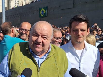 Rafael Greca viaja para a Europa; Eduardo Pimentel assume prefeitura