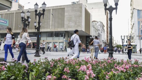 Curitiba tem tempo nublado e chance de garoa nesta quinta-feira