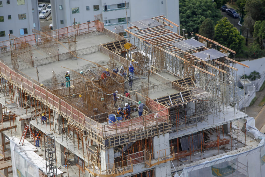 Renda média dos trabalhadores do Paraná cresce 6,7% em um ano