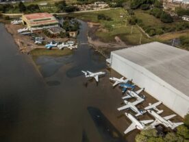 Aeroporto de Porto Alegre volta a operar após mais de dois meses fechado