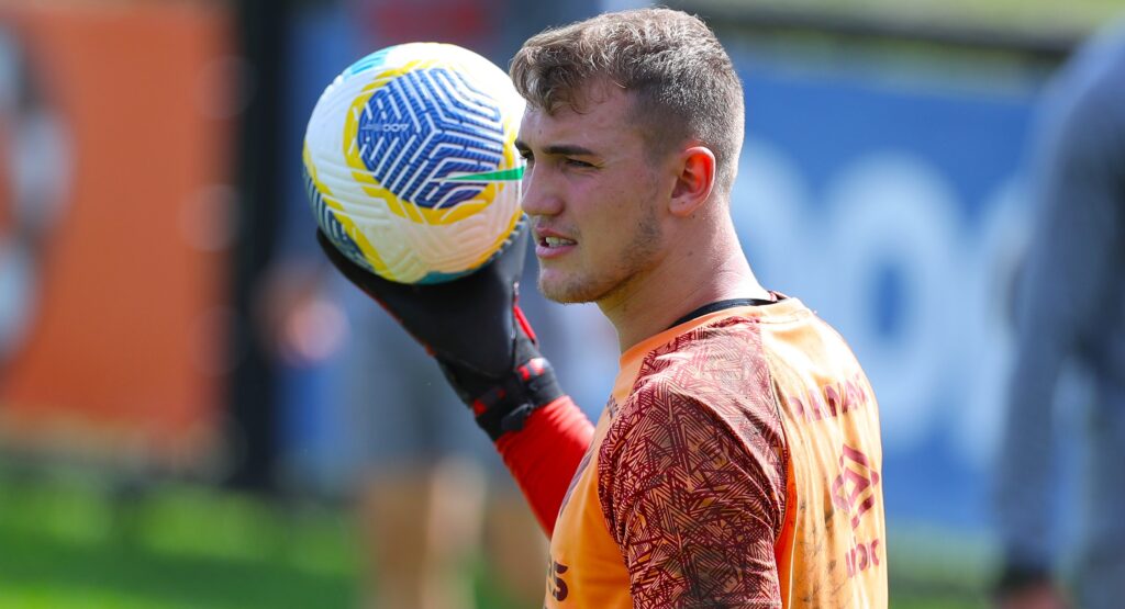 Athletico perde goleiro para jogo decisivo da Sul-Americana