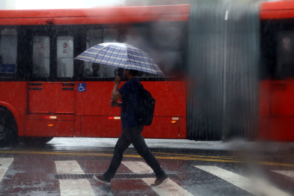 Fim de semana em Curitiba será com chuva e queda na temperatura; veja a previsão