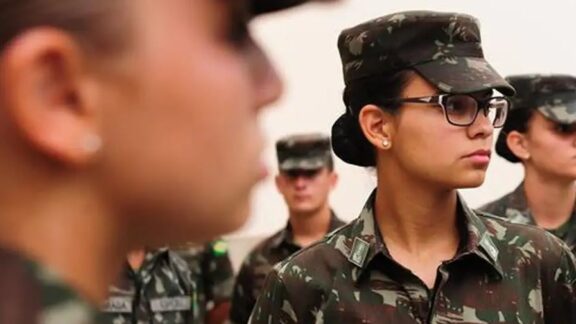 Alistamento militar feminino começa a valer a partir de 2025