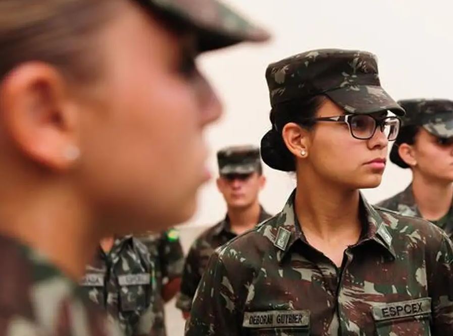 Alistamento militar feminino começa a valer a partir de 2025