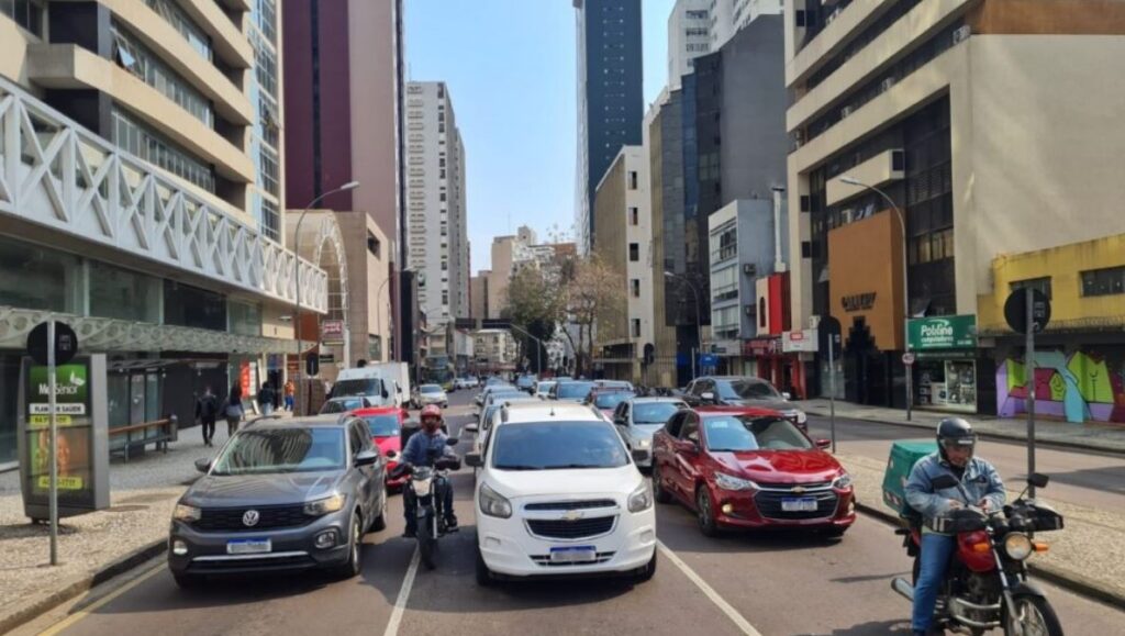 Despesas com estacionamento pesam no bolso dos curitibanos