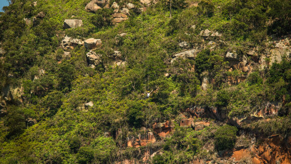 Maior tirolesa do Paraná tem 1km de extensão e 128 metros de altura