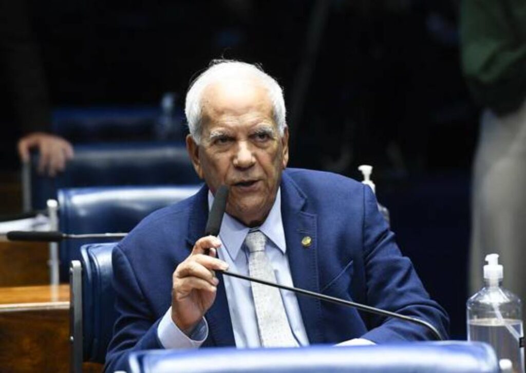 Senador do Paraná anuncia mudança de partido