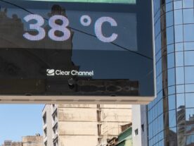 Termômetro de rua marca temperatura entre 37 e 38º C em Porto Alegre