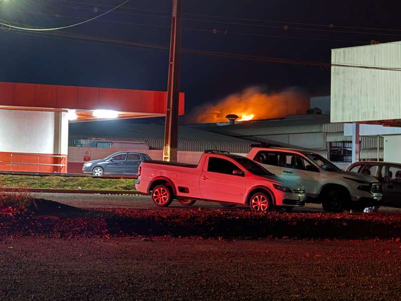 Incêndio de grandes proporções atinge fábrica da Copacol