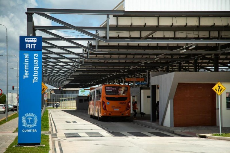 Linha Tatuquara/Centro começa a operar em Curitiba