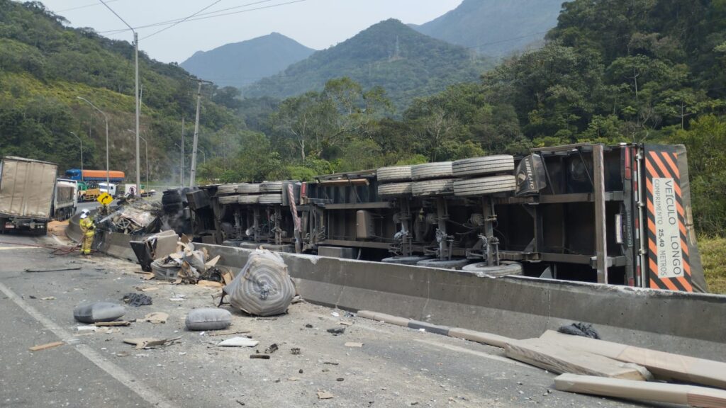 Acidente na BR-376, em Guaratuba, deixa uma pessoa morta