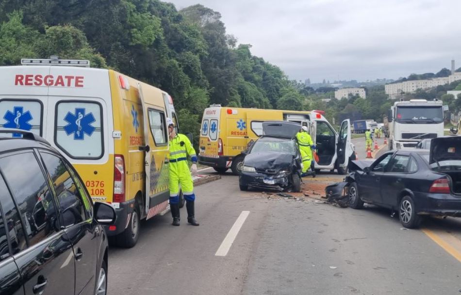 Acidente no Contorno Norte deixa três feridos em Curitiba