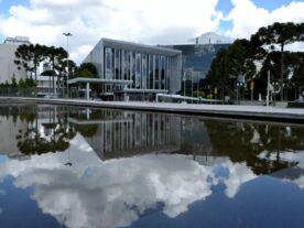 Apagão na Assembleia Legislativa do Paraná troca de lâmpadas no plenário