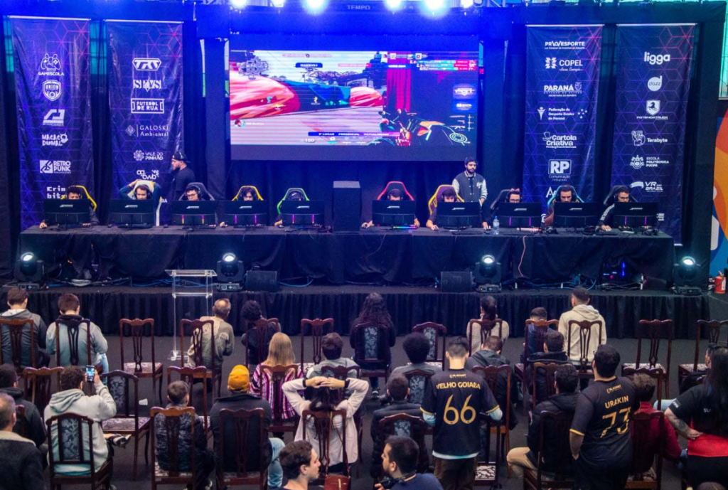 Evento gamer reúne grandes nomes do esporte eletrônico em Curitiba